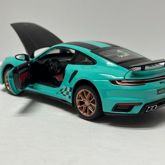 1:24 2020 Porsche 911 Turbo S Diecast With Headlight & Tailight LEDS Blue/Black - Picture 7 of 8
